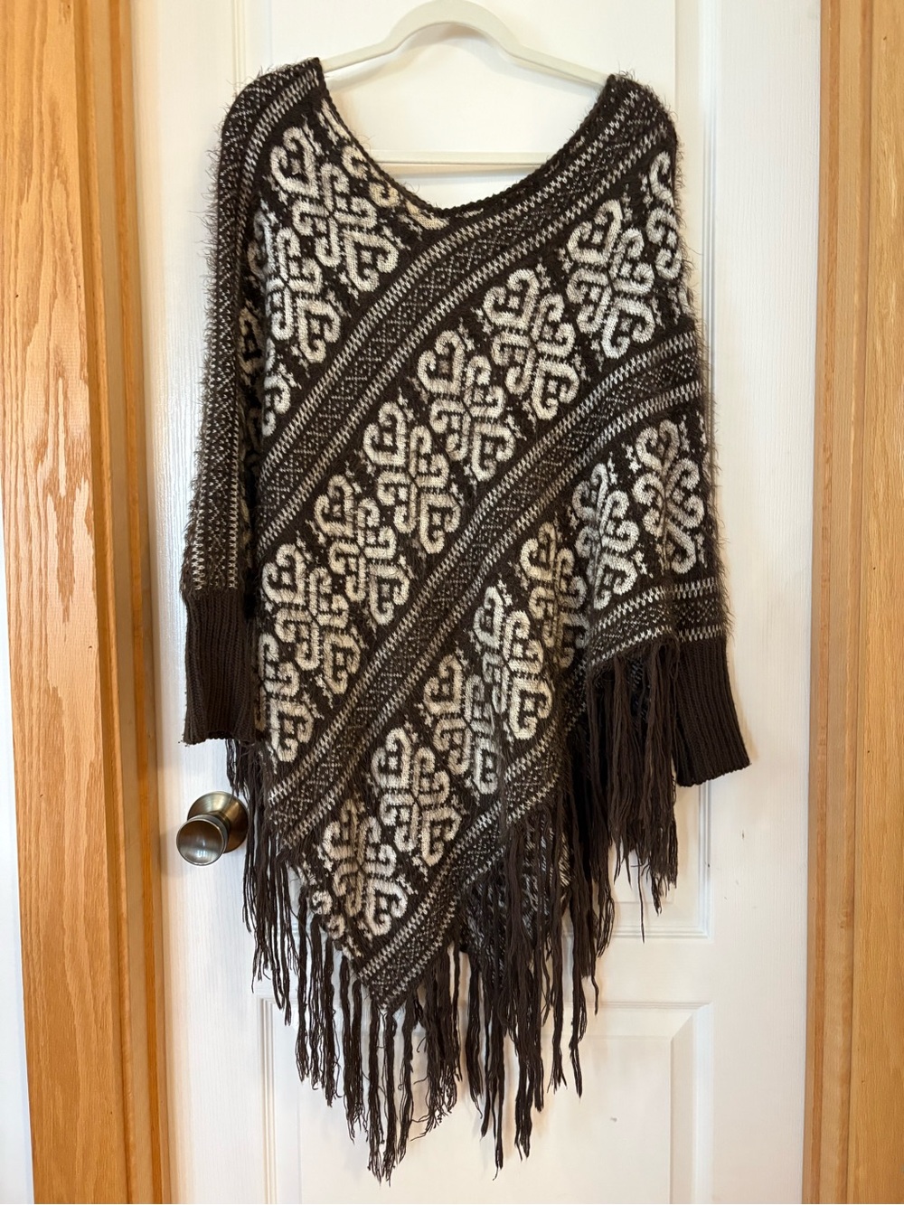 Poncho Brown & Cream Fringed V-Neck Patterned Cozy Warm Boho